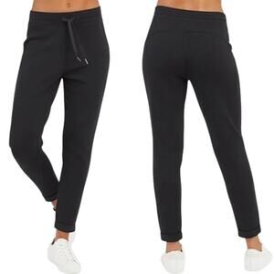 Spanx - Women’s ‘Air Essentials’ Tapered Pant - Black, X-Small